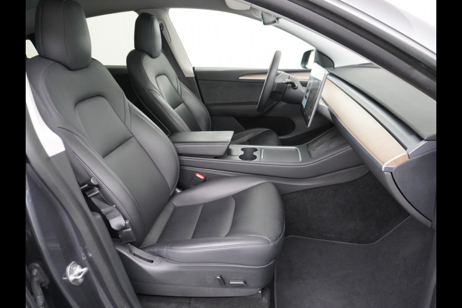 Tesla Model Y Long Range AWD 75kWh  Trekhaak Lmv 20" Wrmtepomp Leder Navi Ecc Premium Audio Stoel+Stuurverwarming Autopilot 3.0 Adaptieve Crui Memory Matrix Led Intel Atom® Processor Homelink 5 Achterbank verwarmd 4WD 1.600KG Trekgewicht