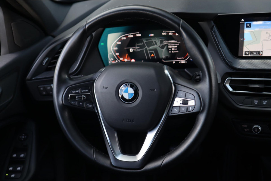 BMW 1-serie 118i / LIVE COCKPIT / LED / PDC V+A / CARPLAY / SFEERVERLICHTING