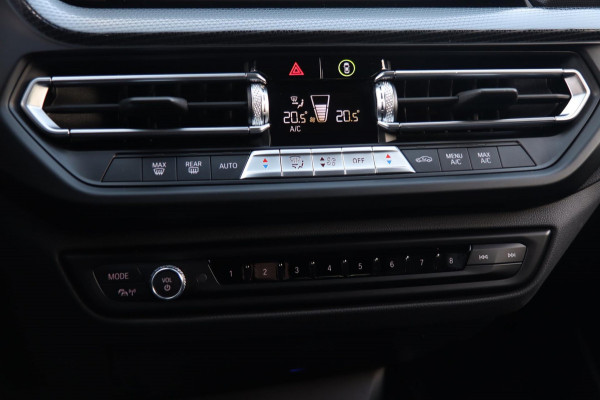 BMW 1-serie 118i / LIVE COCKPIT / LED / PDC V+A / CARPLAY / SFEERVERLICHTING