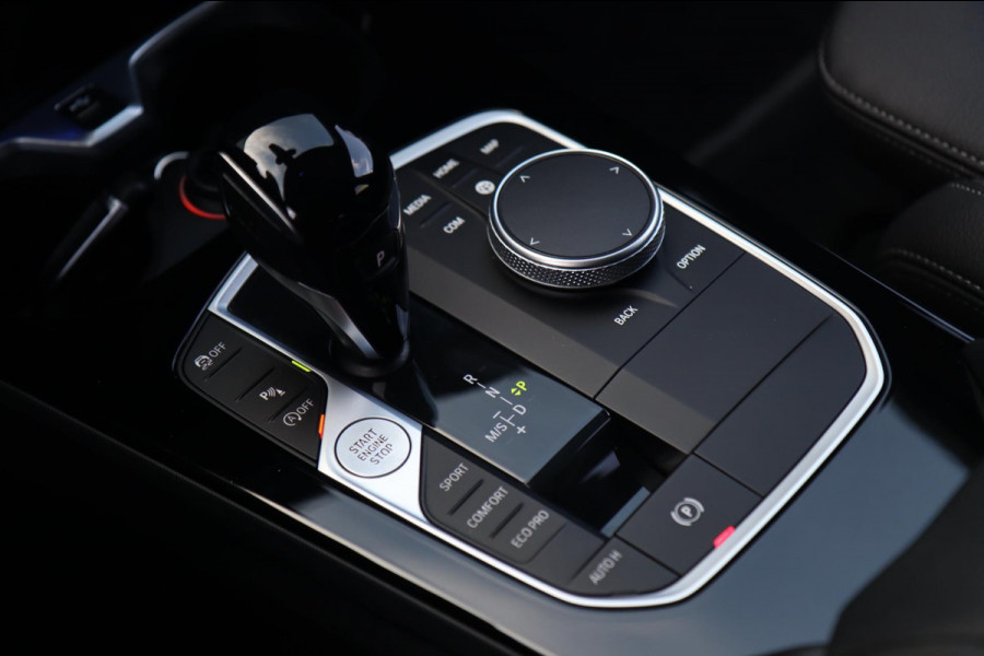 BMW 1-serie 118i / LIVE COCKPIT / LED / PDC V+A / CARPLAY / SFEERVERLICHTING