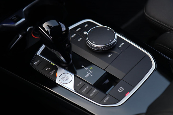 BMW 1-serie 118i / LIVE COCKPIT / LED / PDC V+A / CARPLAY / SFEERVERLICHTING