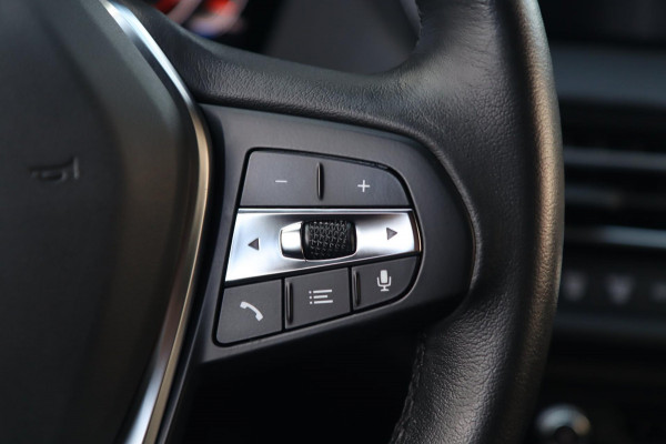 BMW 1-serie 118i / LIVE COCKPIT / LED / PDC V+A / CARPLAY / SFEERVERLICHTING