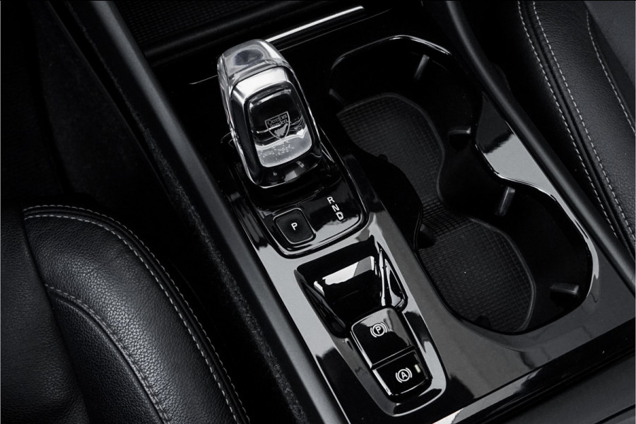 Volvo XC40 2.0 T4 Inscription Pano Memory ACC Trekhaak