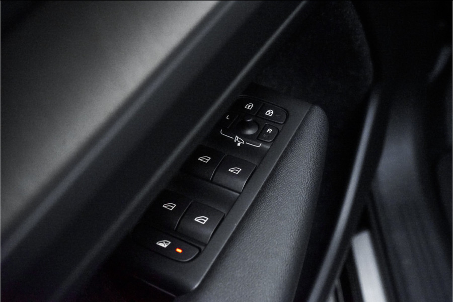 Volvo XC40 2.0 T4 Inscription Pano Memory ACC Trekhaak