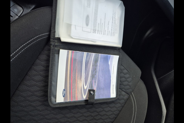Ford Fiesta 1.0 EcoBoost Hybrid Titanium,Android/Carplay/navigatie,airco.cruise,stoel/stuur/voorruit verwarming,parkeesensoren,