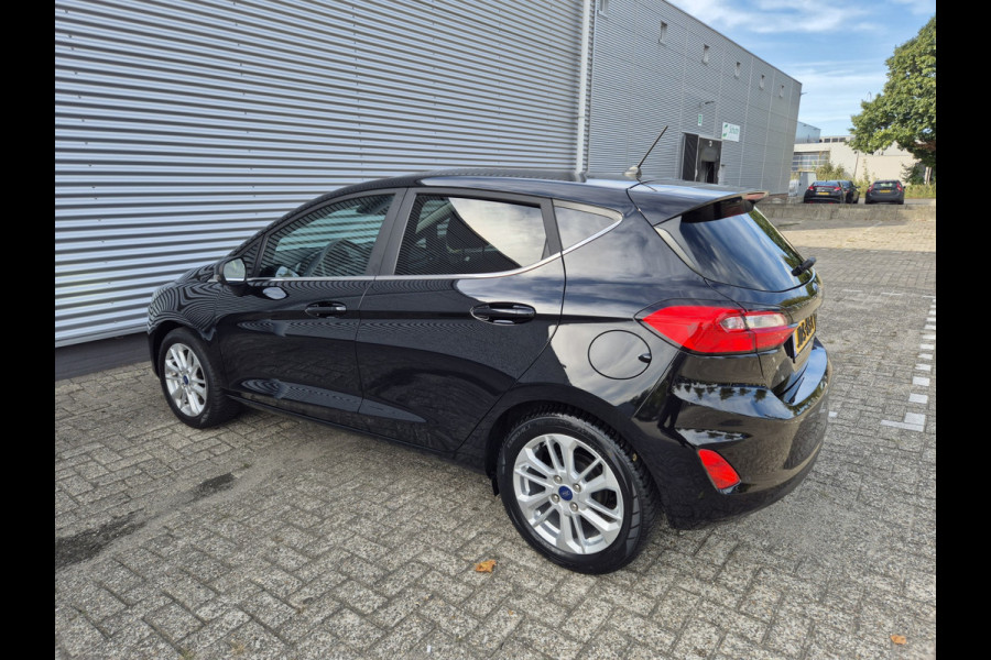 Ford Fiesta 1.0 EcoBoost Hybrid Titanium,Android/Carplay/navigatie,airco.cruise,stoel/stuur/voorruit verwarming,parkeesensoren,
