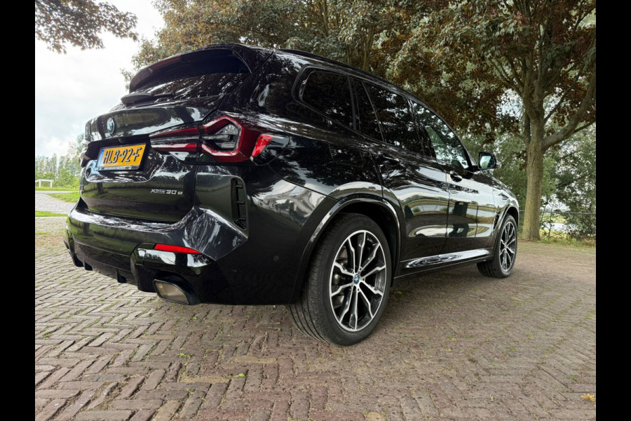 BMW X3 30e High Executive M Sport xDrive Harman en Kardon Schuif pano / schuif Sportstoelen 360 camera met parkassist