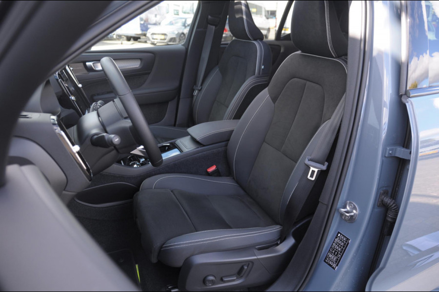 Volvo XC40 232PK Automaat Recharge Pro / Adaptieve cruise control/ Panoramadak/ Elektrische stoelen met geheugen/ BLIS/ Elektrische achterklep/ Parkeersensoren met 360 Camera/ Stoel en stuurwielverwarming/ Mistlampen/ Luxe bekleding/ 20" Velgen/ Harman kardon audio/ Apple carplay