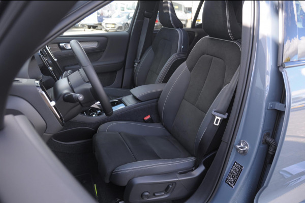 Volvo XC40 232PK Automaat Recharge Pro / Adaptieve cruise control/ Panoramadak/ Elektrische stoelen met geheugen/ BLIS/ Elektrische achterklep/ Parkeersensoren met 360 Camera/ Stoel en stuurwielverwarming/ Mistlampen/ Luxe bekleding/ 20" Velgen/ Harman kardon audio/ Apple carplay