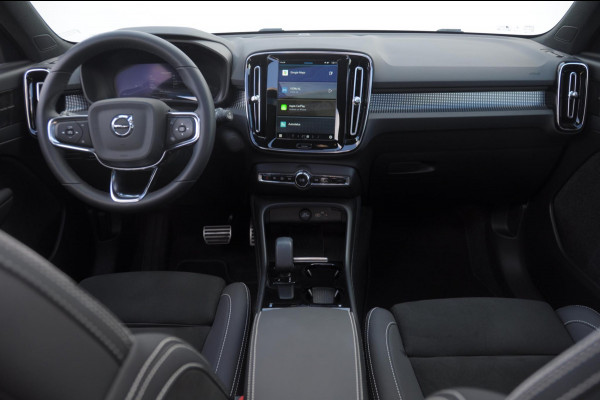 Volvo XC40 232PK Automaat Recharge Pro / Adaptieve cruise control/ Panoramadak/ Elektrische stoelen met geheugen/ BLIS/ Elektrische achterklep/ Parkeersensoren met 360 Camera/ Stoel en stuurwielverwarming/ Mistlampen/ Luxe bekleding/ 20" Velgen/ Harman kardon audio/ Apple carplay