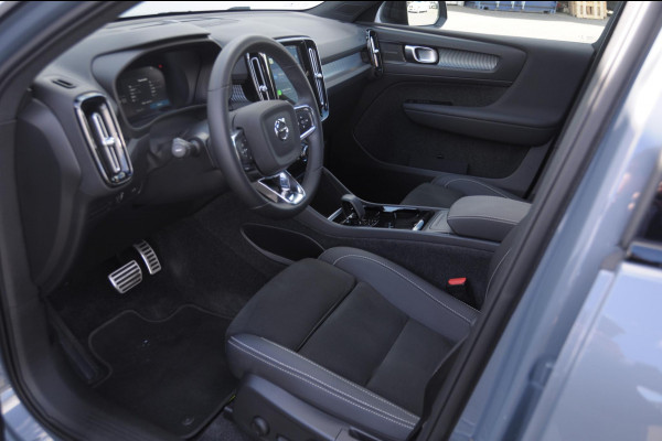 Volvo XC40 232PK Automaat Recharge Pro / Adaptieve cruise control/ Panoramadak/ Elektrische stoelen met geheugen/ BLIS/ Elektrische achterklep/ Parkeersensoren met 360 Camera/ Stoel en stuurwielverwarming/ Mistlampen/ Luxe bekleding/ 20" Velgen/ Harman kardon audio/ Apple carplay