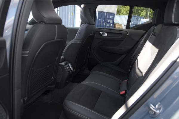 Volvo XC40 232PK Automaat Recharge Pro / Adaptieve cruise control/ Panoramadak/ Elektrische stoelen met geheugen/ BLIS/ Elektrische achterklep/ Parkeersensoren met 360 Camera/ Stoel en stuurwielverwarming/ Mistlampen/ Luxe bekleding/ 20" Velgen/ Harman kardon audio/ Apple carplay