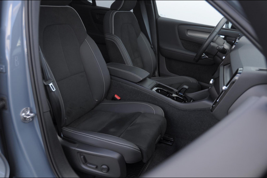 Volvo XC40 232PK Automaat Recharge Pro / Adaptieve cruise control/ Panoramadak/ Elektrische stoelen met geheugen/ BLIS/ Elektrische achterklep/ Parkeersensoren met 360 Camera/ Stoel en stuurwielverwarming/ Mistlampen/ Luxe bekleding/ 20" Velgen/ Harman kardon audio/ Apple carplay