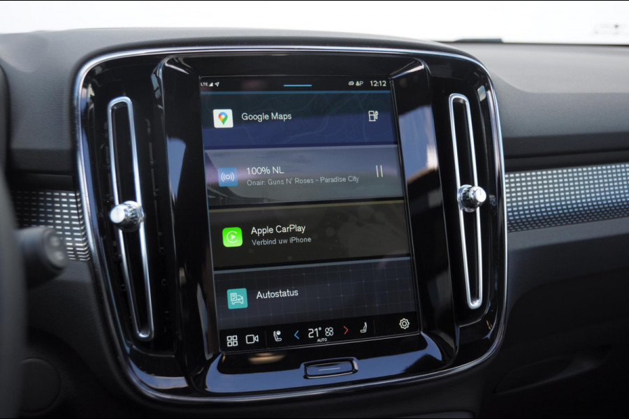 Volvo XC40 232PK Automaat Recharge Pro / Adaptieve cruise control/ Panoramadak/ Elektrische stoelen met geheugen/ BLIS/ Elektrische achterklep/ Parkeersensoren met 360 Camera/ Stoel en stuurwielverwarming/ Mistlampen/ Luxe bekleding/ 20" Velgen/ Harman kardon audio/ Apple carplay