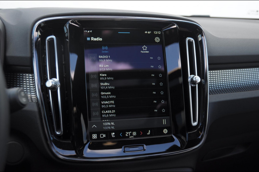 Volvo XC40 232PK Automaat Recharge Pro / Adaptieve cruise control/ Panoramadak/ Elektrische stoelen met geheugen/ BLIS/ Elektrische achterklep/ Parkeersensoren met 360 Camera/ Stoel en stuurwielverwarming/ Mistlampen/ Luxe bekleding/ 20" Velgen/ Harman kardon audio/ Apple carplay