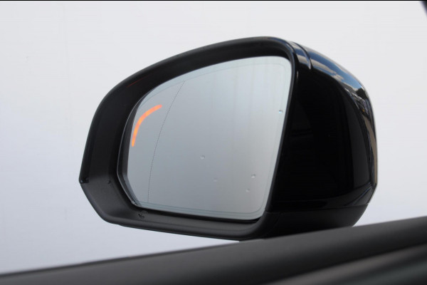 Volvo XC40 232PK Automaat Recharge Pro / Adaptieve cruise control/ Panoramadak/ Elektrische stoelen met geheugen/ BLIS/ Elektrische achterklep/ Parkeersensoren met 360 Camera/ Stoel en stuurwielverwarming/ Mistlampen/ Luxe bekleding/ 20" Velgen/ Harman kardon audio/ Apple carplay