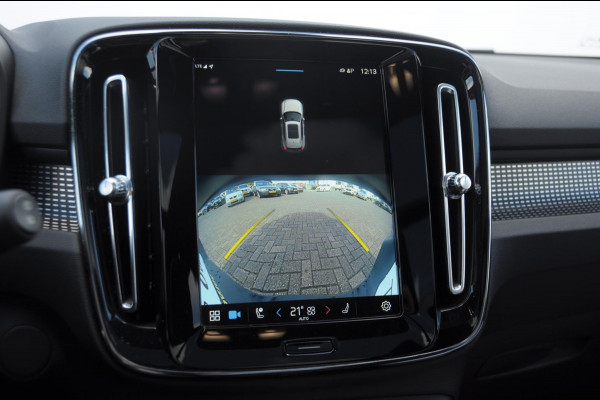 Volvo XC40 232PK Automaat Recharge Pro / Adaptieve cruise control/ Panoramadak/ Elektrische stoelen met geheugen/ BLIS/ Elektrische achterklep/ Parkeersensoren met 360 Camera/ Stoel en stuurwielverwarming/ Mistlampen/ Luxe bekleding/ 20" Velgen/ Harman kardon audio/ Apple carplay