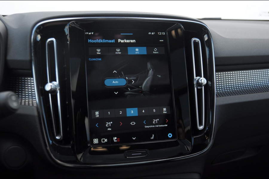 Volvo XC40 232PK Automaat Recharge Pro / Adaptieve cruise control/ Panoramadak/ Elektrische stoelen met geheugen/ BLIS/ Elektrische achterklep/ Parkeersensoren met 360 Camera/ Stoel en stuurwielverwarming/ Mistlampen/ Luxe bekleding/ 20" Velgen/ Harman kardon audio/ Apple carplay
