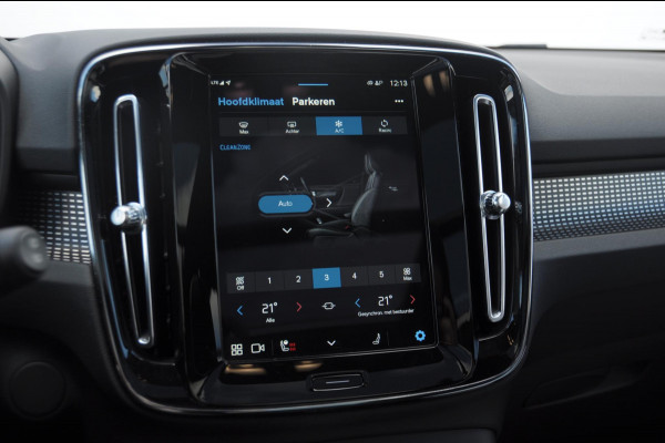 Volvo XC40 232PK Automaat Recharge Pro / Adaptieve cruise control/ Panoramadak/ Elektrische stoelen met geheugen/ BLIS/ Elektrische achterklep/ Parkeersensoren met 360 Camera/ Stoel en stuurwielverwarming/ Mistlampen/ Luxe bekleding/ 20" Velgen/ Harman kardon audio/ Apple carplay