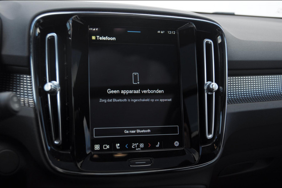 Volvo XC40 232PK Automaat Recharge Pro / Adaptieve cruise control/ Panoramadak/ Elektrische stoelen met geheugen/ BLIS/ Elektrische achterklep/ Parkeersensoren met 360 Camera/ Stoel en stuurwielverwarming/ Mistlampen/ Luxe bekleding/ 20" Velgen/ Harman kardon audio/ Apple carplay