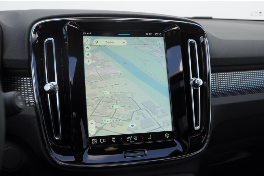 Volvo XC40 232PK Automaat Recharge Pro / Adaptieve cruise control/ Panoramadak/ Elektrische stoelen met geheugen/ BLIS/ Elektrische achterklep/ Parkeersensoren met 360 Camera/ Stoel en stuurwielverwarming/ Mistlampen/ Luxe bekleding/ 20" Velgen/ Harman kardon audio/ Apple carplay