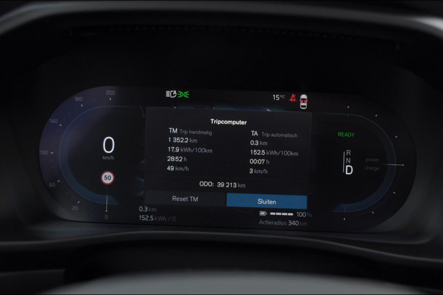 Volvo XC40 232PK Automaat Recharge Pro / Adaptieve cruise control/ Panoramadak/ Elektrische stoelen met geheugen/ BLIS/ Elektrische achterklep/ Parkeersensoren met 360 Camera/ Stoel en stuurwielverwarming/ Mistlampen/ Luxe bekleding/ 20" Velgen/ Harman kardon audio/ Apple carplay