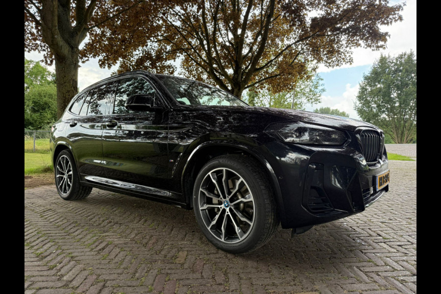 BMW X3 30e High Executive M Sport xDrive Harman en Kardon Schuif pano / schuif Sportstoelen 360 camera met parkassist
