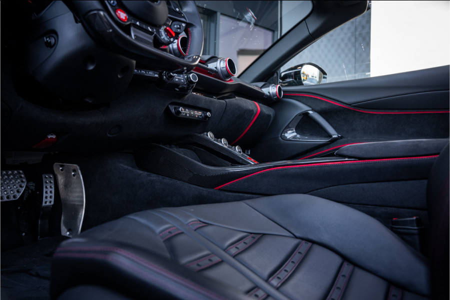 Ferrari 812 GTS 6.5 V12 HELE - Nero Daytona | Carbon Pack | Passenger Display | Lift | 360 Camera | Memory