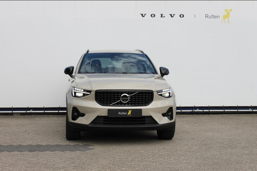 Volvo XC40 B3 177PK Automaat Plus Dark Google infotainment / Draadloos telefoon opladen / Elektrisch bedienbare bestuurdersstoel met geheugen / Adaptieve Cruise Control / Parkeersensoren voor en achter met 360 graden camera