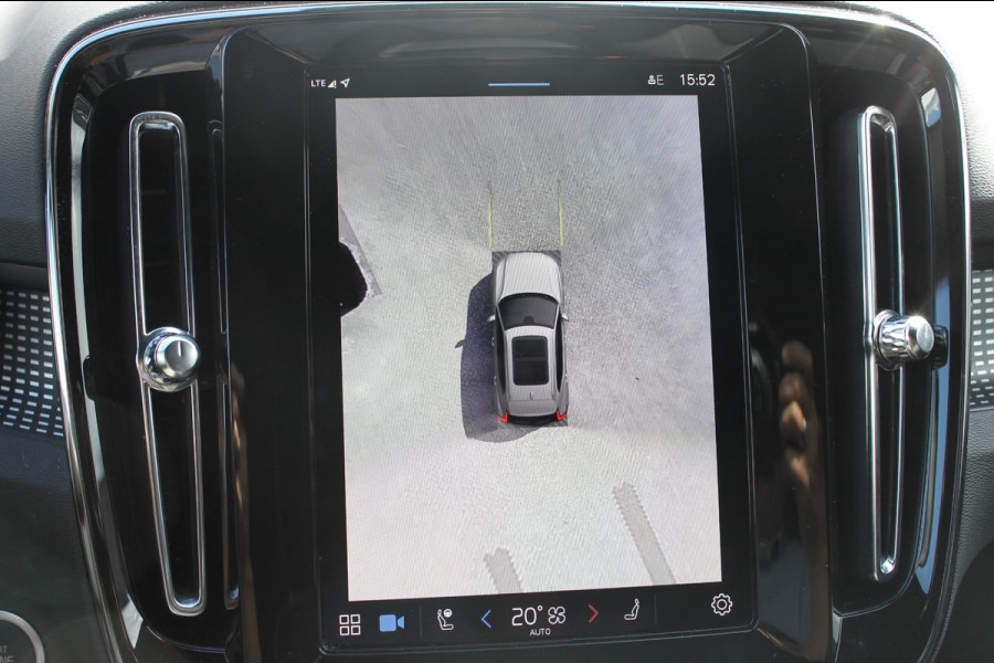 Volvo XC40 B3 177PK Automaat Plus Dark Google infotainment / Draadloos telefoon opladen / Elektrisch bedienbare bestuurdersstoel met geheugen / Adaptieve Cruise Control / Parkeersensoren voor en achter met 360 graden camera