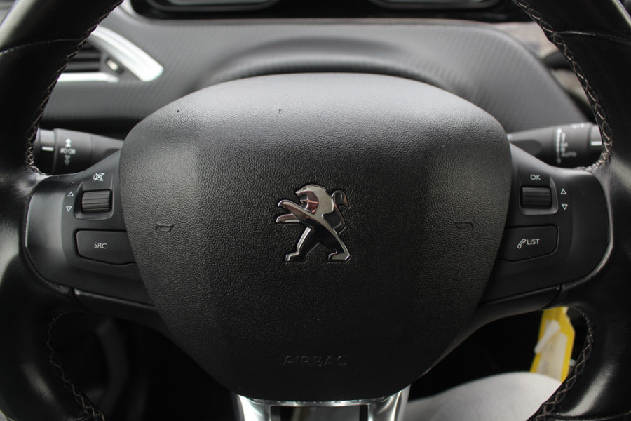 Peugeot 208 1.2 PureTech Allure / Panoramadak / Navigatie / Parkeerhulp achter / 16'' / Apple CarPlay / DAB / Cruise Control Peugeot 208 1.2 PureTech Allure / Panoramadak / Navigatie / Parkeerhulp achter / 16'' / Apple CarPlay / DAB / Cruise Control