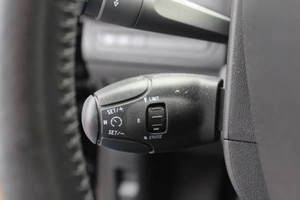 Peugeot 208 1.2 PureTech Allure / Panoramadak / Navigatie / Parkeerhulp achter / 16'' / Apple CarPlay / DAB / Cruise Control Peugeot 208 1.2 PureTech Allure / Panoramadak / Navigatie / Parkeerhulp achter / 16'' / Apple CarPlay / DAB / Cruise Control