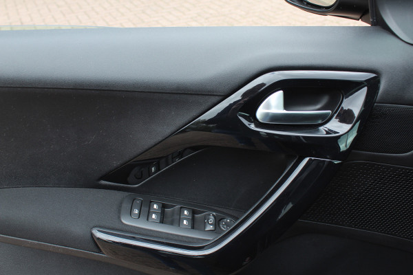 Peugeot 208 1.2 PureTech Allure / Panoramadak / Navigatie / Parkeerhulp achter / 16'' / Apple CarPlay / DAB / Cruise Control Peugeot 208 1.2 PureTech Allure / Panoramadak / Navigatie / Parkeerhulp achter / 16'' / Apple CarPlay / DAB / Cruise Control