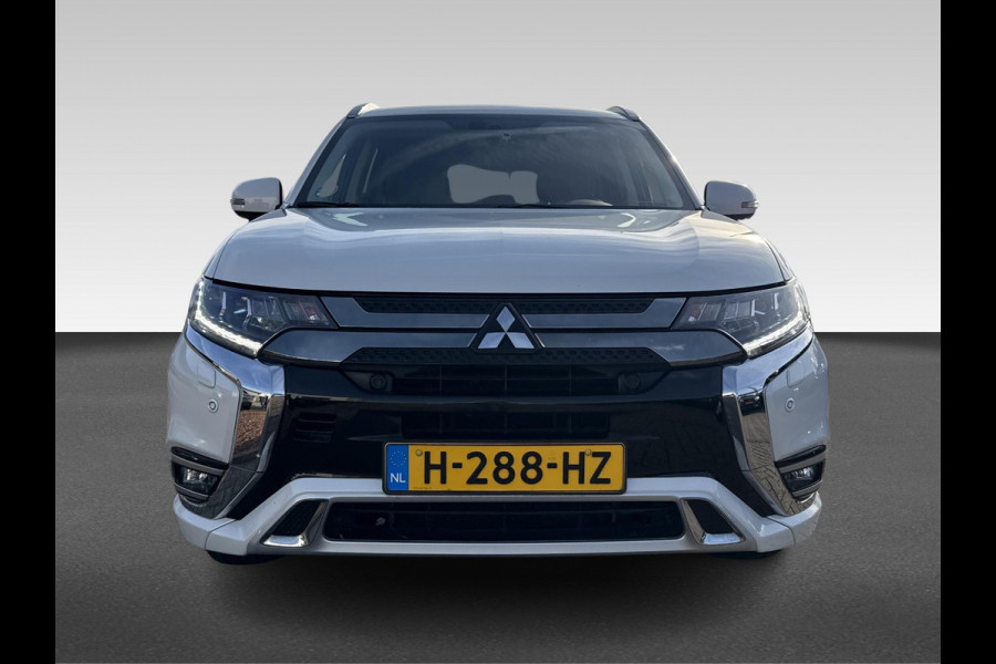 Mitsubishi Outlander 2.4 PHEV Intense+ schuifdak | trekhaak Mitsubishi Outlander 2.4 PHEV Intense+ schuifdak | trekhaak