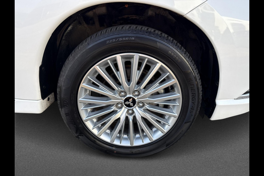 Mitsubishi Outlander 2.4 PHEV Intense+ schuifdak | trekhaak Mitsubishi Outlander 2.4 PHEV Intense+ schuifdak | trekhaak