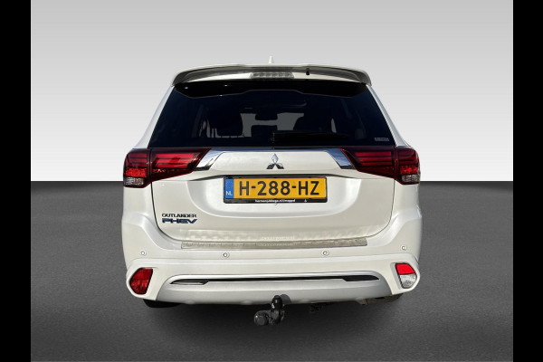Mitsubishi Outlander 2.4 PHEV Intense+ schuifdak | trekhaak Mitsubishi Outlander 2.4 PHEV Intense+ schuifdak | trekhaak
