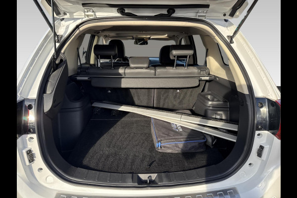 Mitsubishi Outlander 2.4 PHEV Intense+ schuifdak | trekhaak Mitsubishi Outlander 2.4 PHEV Intense+ schuifdak | trekhaak
