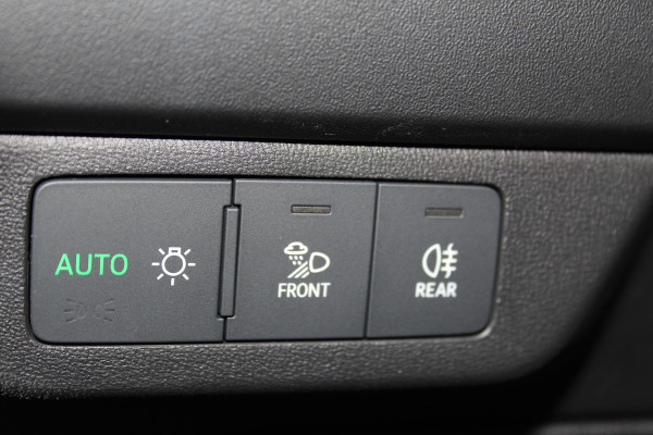 Audi Q4 e-tron 50 quattro S-Edition 77kWh. ELEKTRISCH ! Voorzien van diverse opties ! Autm. airco dual, navigatie, telefoonvoorb., elektr. panodak, LM wielen, DAB radio, camera, parkeersensoren, head-up display, elektr. achterklep, lederen int., stoel- en stuurwiel verw. etc.