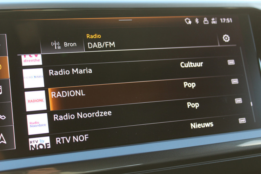 Audi Q4 e-tron 50 quattro S-Edition 77kWh. ELEKTRISCH ! Voorzien van diverse opties ! Autm. airco dual, navigatie, telefoonvoorb., elektr. panodak, LM wielen, DAB radio, camera, parkeersensoren, head-up display, elektr. achterklep, lederen int., stoel- en stuurwiel verw. etc.