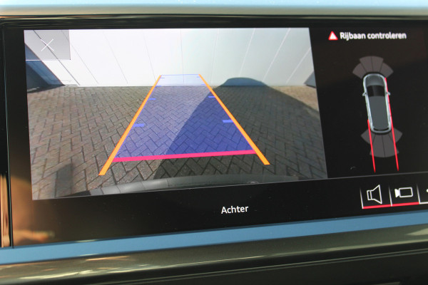 Audi Q4 e-tron 50 quattro S-Edition 77kWh. ELEKTRISCH ! Voorzien van diverse opties ! Autm. airco dual, navigatie, telefoonvoorb., elektr. panodak, LM wielen, DAB radio, camera, parkeersensoren, head-up display, elektr. achterklep, lederen int., stoel- en stuurwiel verw. etc.