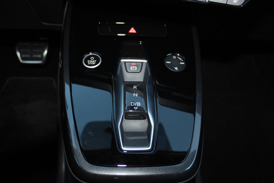 Audi Q4 e-tron 50 quattro S-Edition 77kWh. ELEKTRISCH ! Voorzien van diverse opties ! Autm. airco dual, navigatie, telefoonvoorb., elektr. panodak, LM wielen, DAB radio, camera, parkeersensoren, head-up display, elektr. achterklep, lederen int., stoel- en stuurwiel verw. etc.