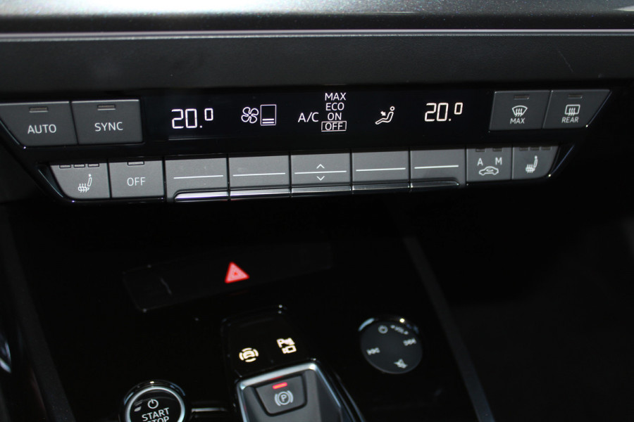 Audi Q4 e-tron 50 quattro S-Edition 77kWh. ELEKTRISCH ! Voorzien van diverse opties ! Autm. airco dual, navigatie, telefoonvoorb., elektr. panodak, LM wielen, DAB radio, camera, parkeersensoren, head-up display, elektr. achterklep, lederen int., stoel- en stuurwiel verw. etc.