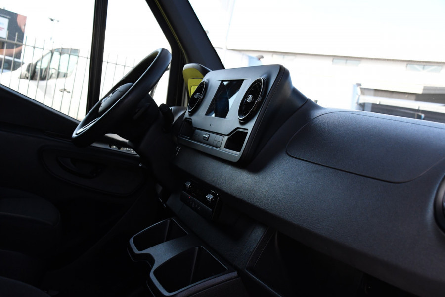 Mercedes-Benz Sprinter 315 1.9 CDI L2H2 Black Edition Camera, Carplay, LED, 150pk, Automaat, Multimedia, Uniek!