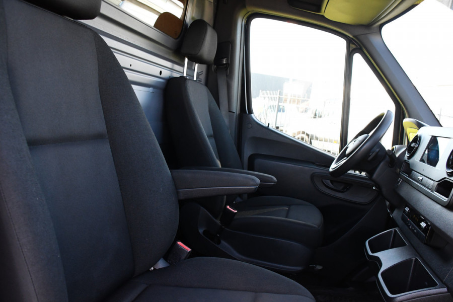 Mercedes-Benz Sprinter 315 1.9 CDI L2H2 Black Edition Camera, Carplay, LED, 150pk, Automaat, Multimedia, Uniek!