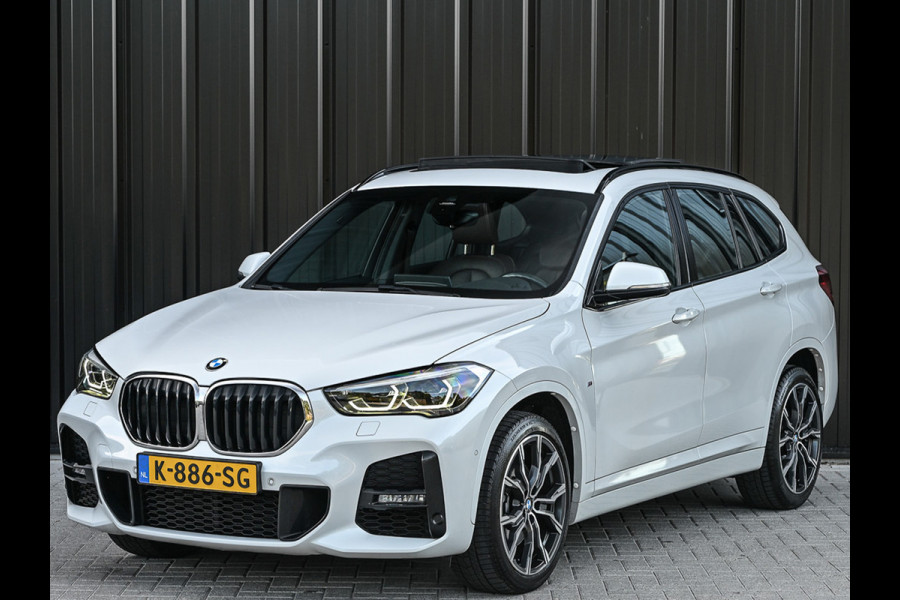 BMW X1 xDrive25i HIGH EXECUTIVE | HEAD-UP | COMFORT ACCESS | LEDER | CAMERA | ACTIVE CRUISE | AMBIANCE INTERIEUR | MEMORY SEATS | HARMA