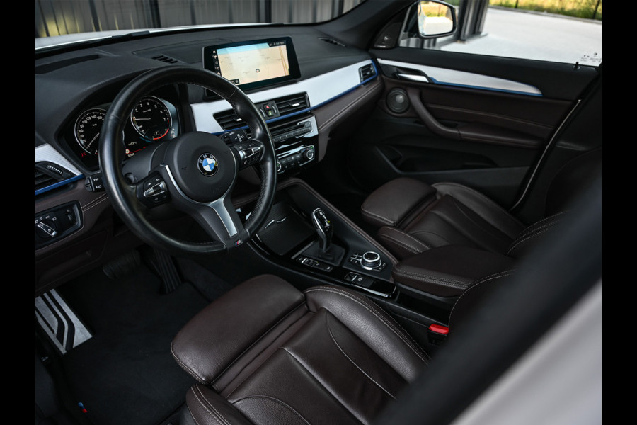 BMW X1 xDrive25i HIGH EXECUTIVE | HEAD-UP | COMFORT ACCESS | LEDER | CAMERA | ACTIVE CRUISE | AMBIANCE INTERIEUR | MEMORY SEATS | HARMA
