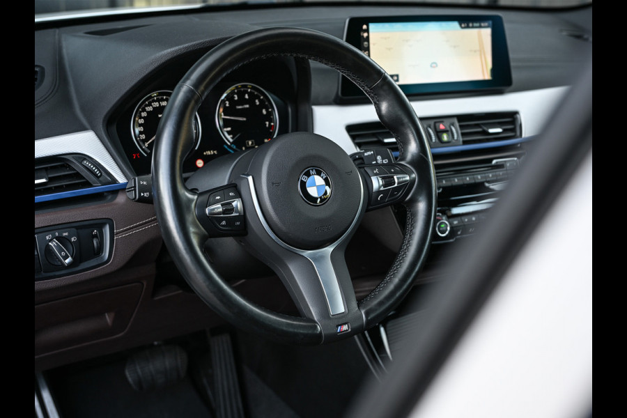 BMW X1 xDrive25i HIGH EXECUTIVE | HEAD-UP | COMFORT ACCESS | LEDER | CAMERA | ACTIVE CRUISE | AMBIANCE INTERIEUR | MEMORY SEATS | HARMA