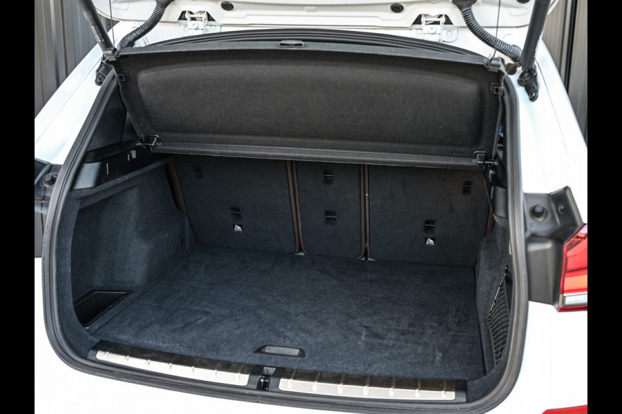 BMW X1 xDrive25i HIGH EXECUTIVE | HEAD-UP | COMFORT ACCESS | LEDER | CAMERA | ACTIVE CRUISE | AMBIANCE INTERIEUR | MEMORY SEATS | HARMA