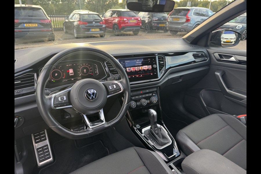 Volkswagen T-Roc 1.5 TSI Sport / Panoramadak / Camera / Virtual Cockpit / Keyless / 19'' / Apple CarPlay / DAB / ACC / Getint glas / Stoelverwarming