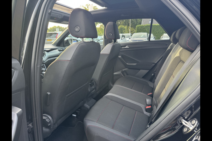Volkswagen T-Roc 1.5 TSI Sport / Panoramadak / Camera / Virtual Cockpit / Keyless / 19'' / Apple CarPlay / DAB / ACC / Getint glas / Stoelverwarming